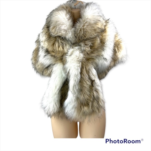 no brand Accessories - Faux fur Women’s cream shrug cover stole